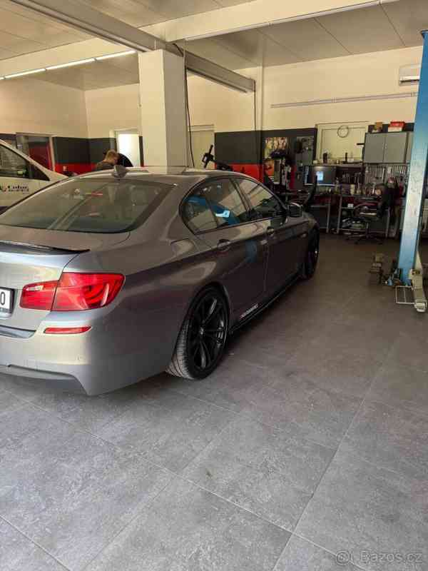 BMW Řada 5 2,0   F10 520D - foto 14