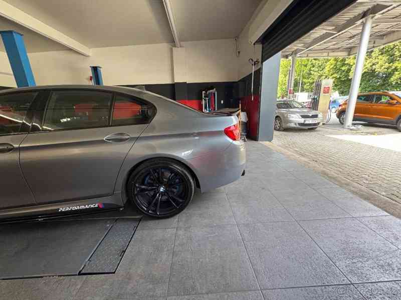 BMW Řada 5 2,0   F10 520D - foto 9