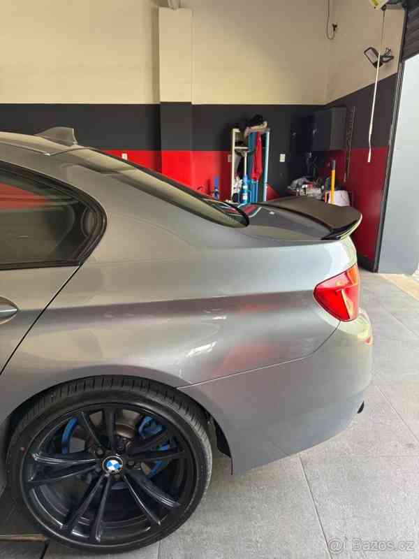 BMW Řada 5 2,0   F10 520D - foto 18