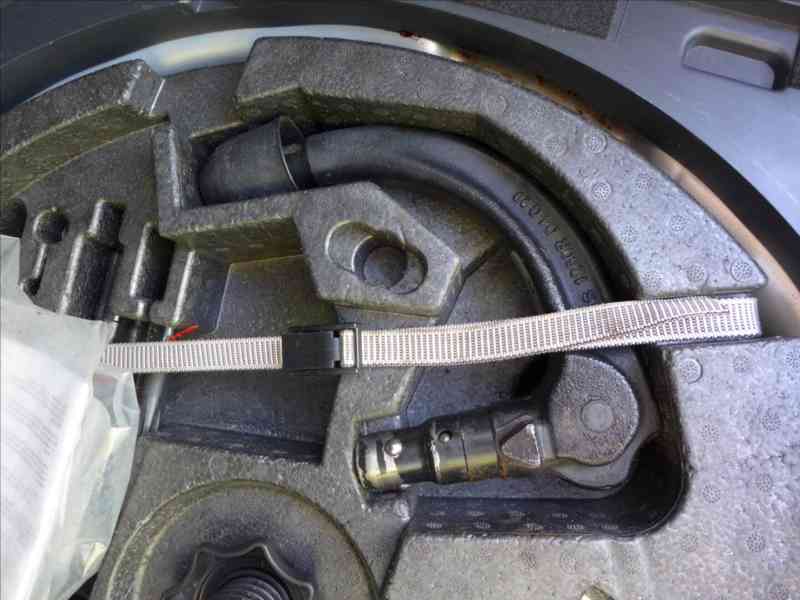 Volkswagen Touran 1,6 TDI KAMERA, TAŽNÉ, VÝHŘEV - foto 8