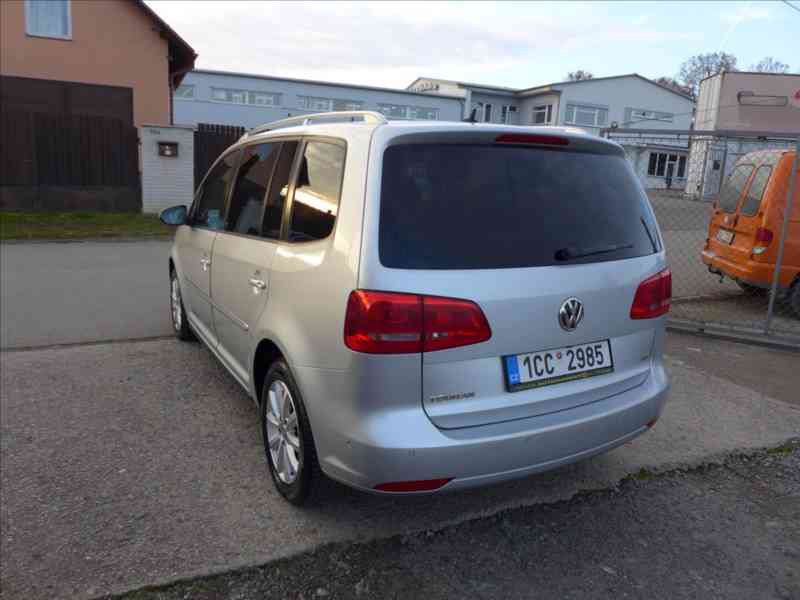 Volkswagen Touran 1,6 TDI KAMERA, TAŽNÉ, VÝHŘEV - foto 4