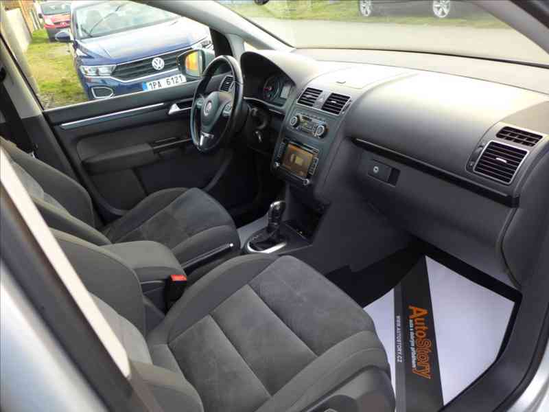 Volkswagen Touran 1,6 TDI KAMERA, TAŽNÉ, VÝHŘEV - foto 10