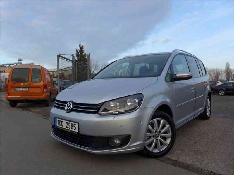 Volkswagen Touran 1,6 TDI KAMERA, TAŽNÉ, VÝHŘEV - foto 1