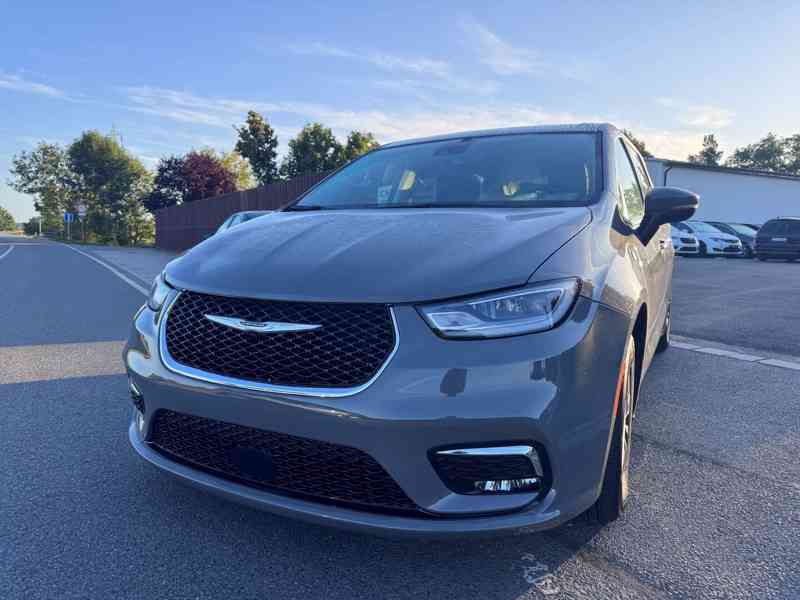 Chrysler Pacifica 3,6 Hybrid RU Radar Limit 2023 - foto 6