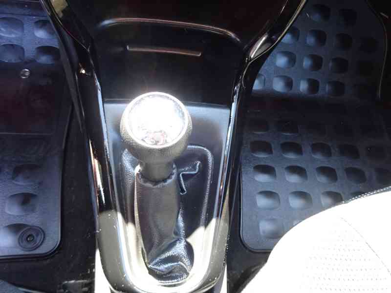 Citroen C 1.4i r.v.2012 (54 kw) Koupeno v ČR - foto 9