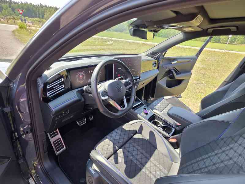 Tiguan R-Line 1,5 eTSI - Stav nového - 12 600Km  - foto 9