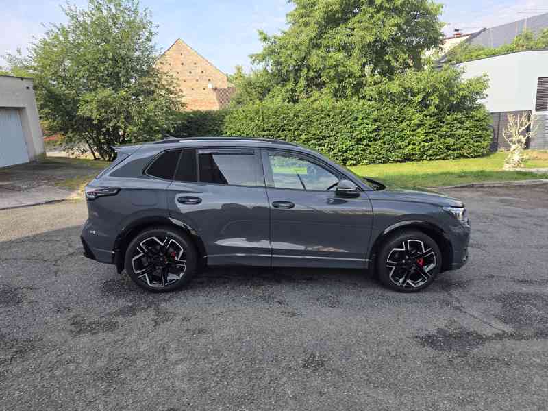 Tiguan R-Line 1,5 eTSI - Stav nového - 12 600Km  - foto 2