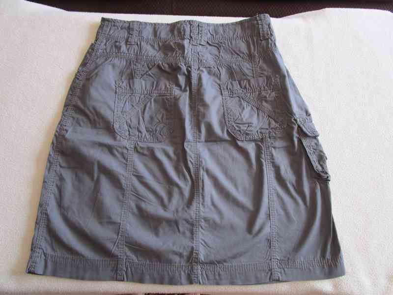 Pěkná tm. šedá lehoučká bavl. letní sukně, vel. 36-38 - foto 2